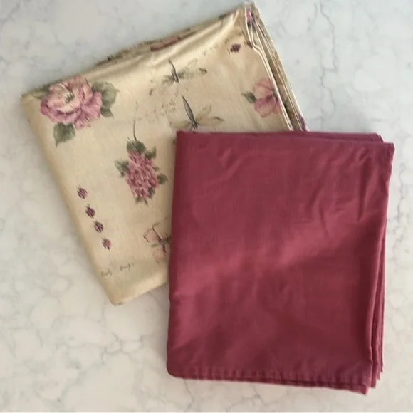 Flowers, Butterflies, Dragonflies, and Ladybugs Oval Tablecloth - Picture 6 of 8